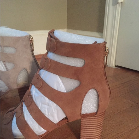 Brand new, never worn Marc Jacob heels. - Picture 2 of 4